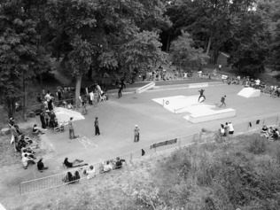 Chantier participatif de rénovation du Skatepark de l’île Simon.